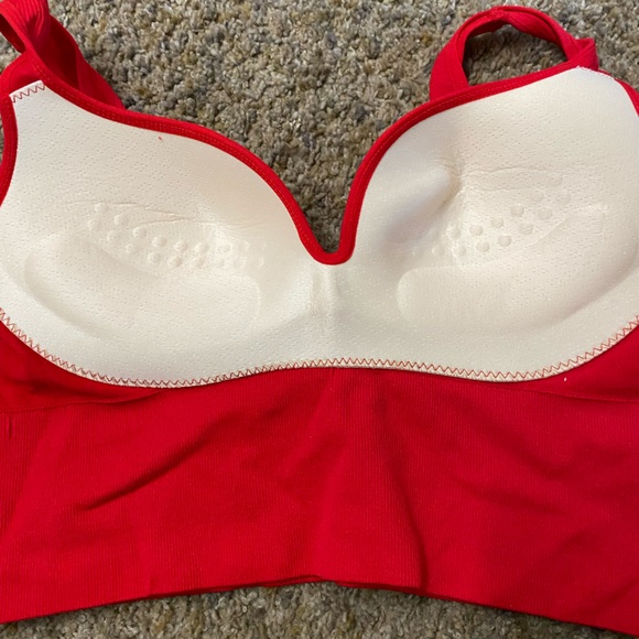 Lot of 3-tank top/ athletic bras with padding liner - Picture 3 of 5